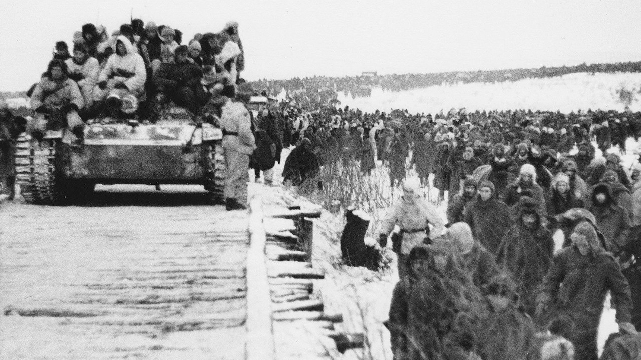 От обороны к разгрому врага: 200 дней и ночей Сталинградской битвы От обороны к разгрому врага: 200 дней и ночей Сталинградской битвы